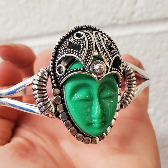New Carved Agate Goddess Face 925 Silver Cuff Bracelet. - Picture 7 of 8